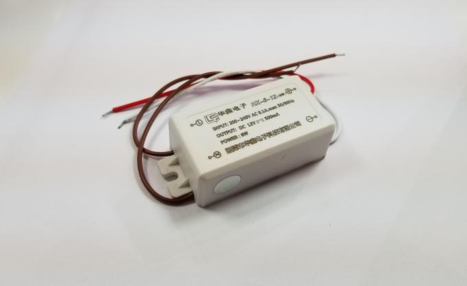 ตัวขับ LED ที่อยู่อาศัยพลาสติก CE 12V 6W 0.5A แหล่งจ่ายไฟ LED แรงดันคงที่ 0